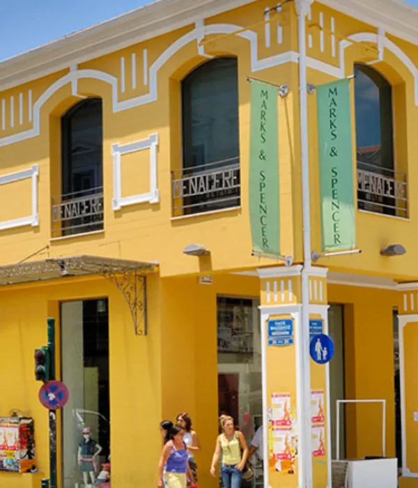 pentaorofi-polykatoikia-me-pilotis-